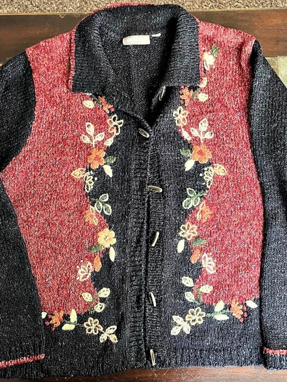 Vintage Croft & Barrow Embroidered Floral Cardigan in Black & Red sz XL